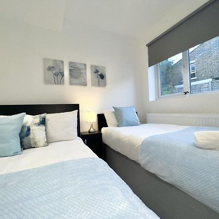 Charming 3-Bed Flat In Shepherds Bush - Sleeps 9 London Exterior photo