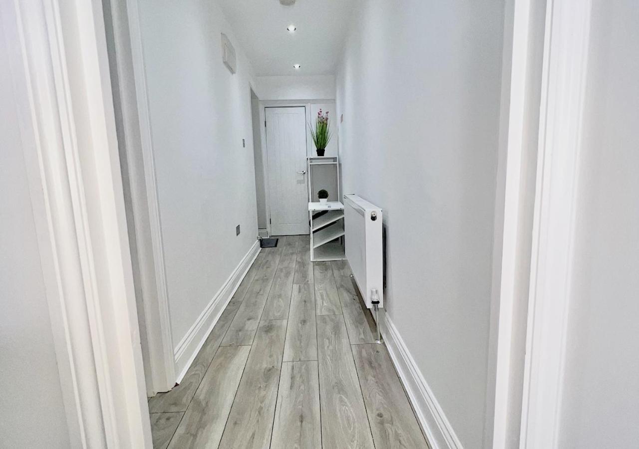 Charming 3-Bed Flat In Shepherds Bush - Sleeps 9 London Exterior photo