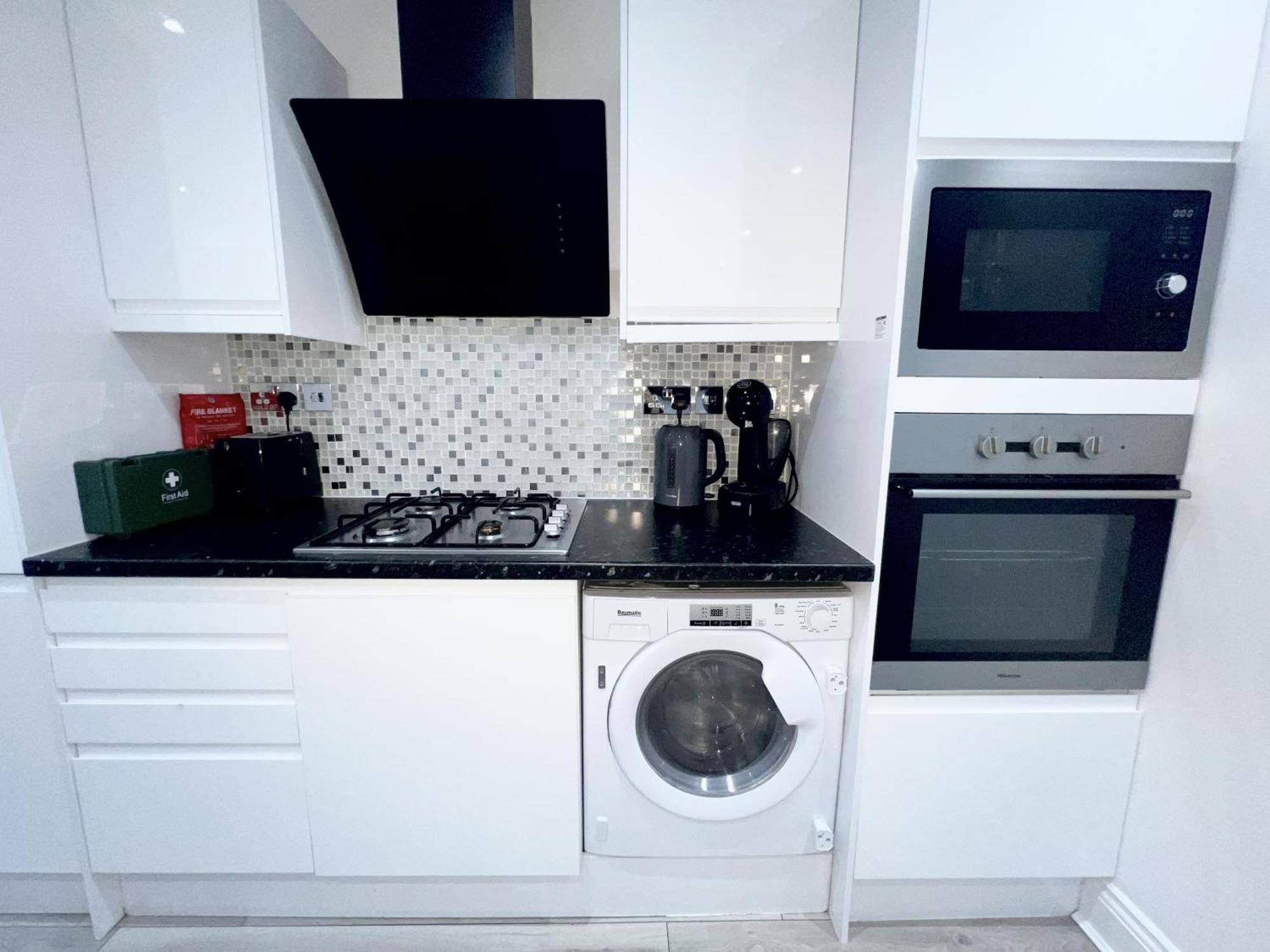 Charming 3-Bed Flat In Shepherds Bush - Sleeps 9 London Exterior photo